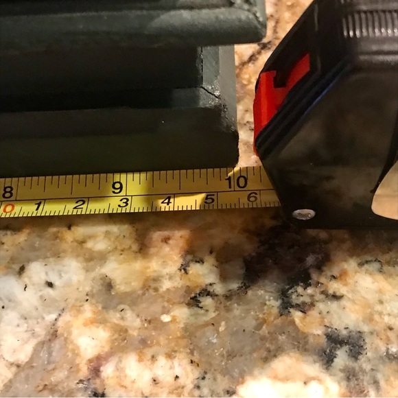 VINTAGE SMALL DECORATIVE HUTCH - Picture 9 of 13